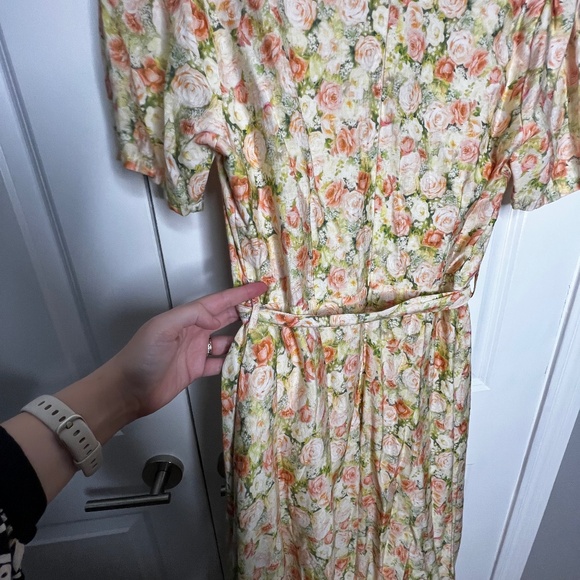 Ivy City Co faux wrap Lyra Midi Dress Yellow Floral Print Size Medium - Picture 6 of 9